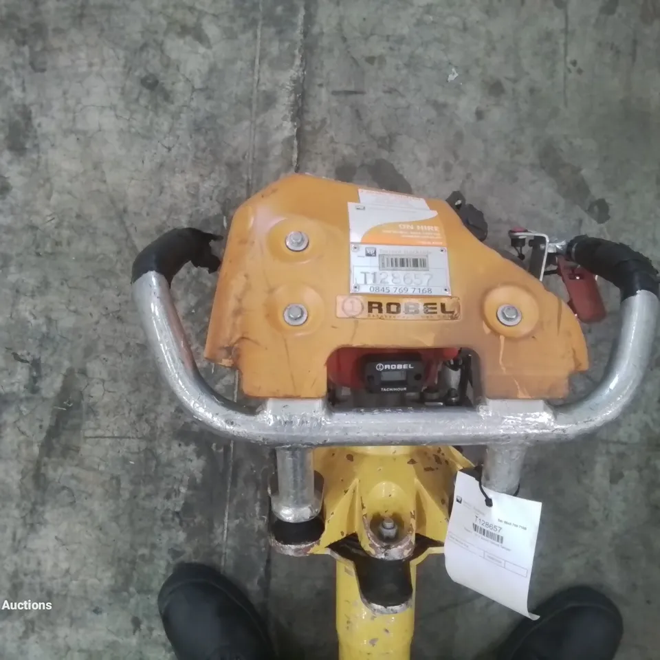 ROBEL 62.05 2 STROKE VERTICAL TAMPER - RAILWAY MAINTENANCE TOOL