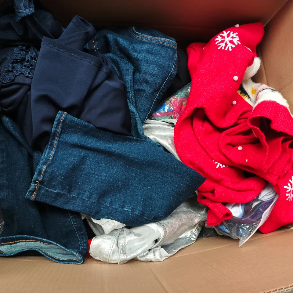 APPROXIMATELY 30 ASSORTED CLOTHING ITEMS IN VARIOUS SIZES, STYLES & COLOURS TO INCLUDE BRANDS SUCH AS MASUMI, PRIMARK, F&F, ETC - COLLECTION ONLY