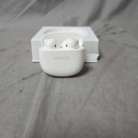 HONOR EARBUDS X6 WIRELESS EARPHONES WITH CHARGING CASE