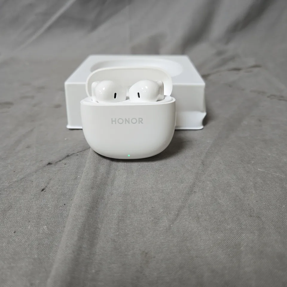 HONOR EARBUDS X6 WIRELESS EARPHONES WITH CHARGING CASE