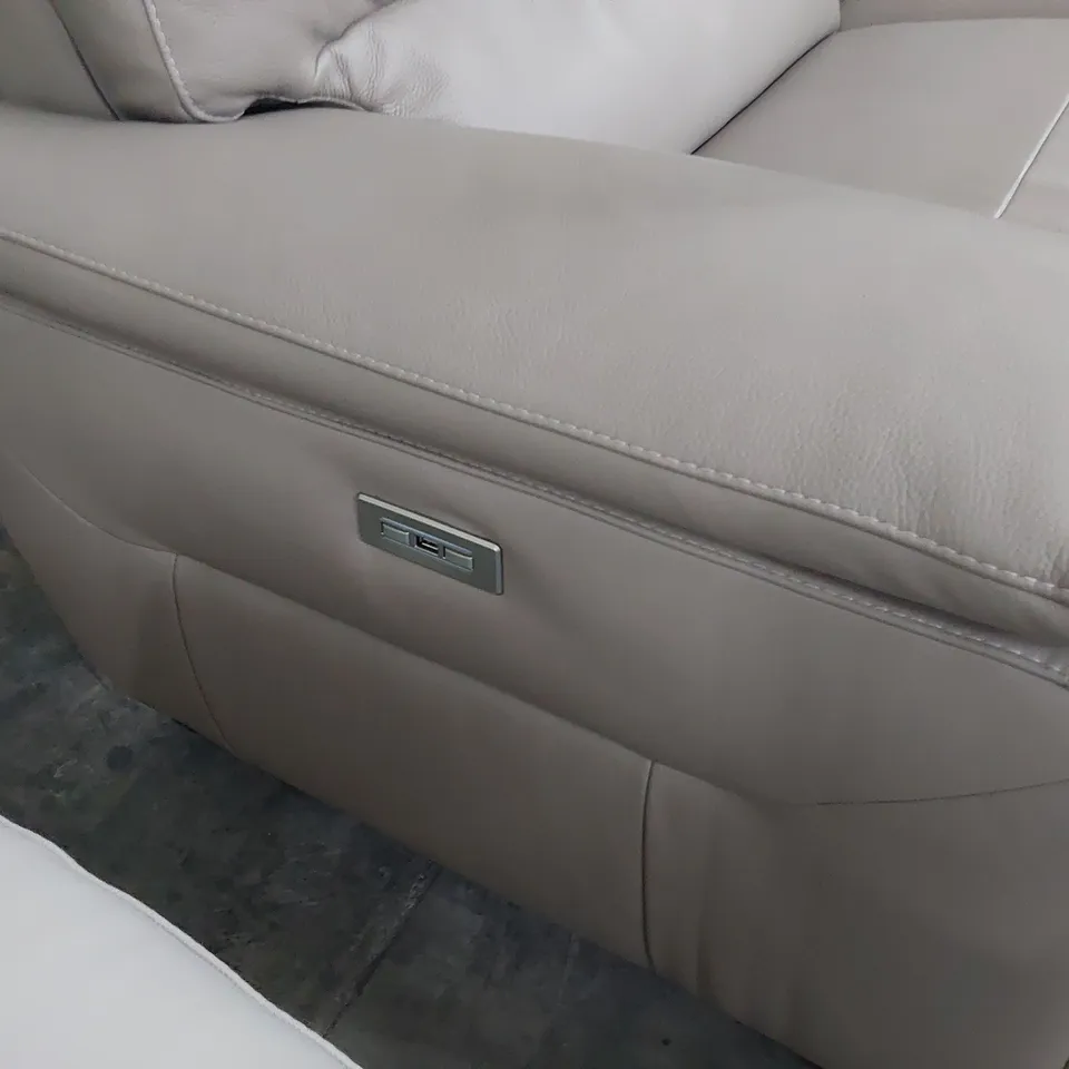 QUALITY ITALIAN DESIGNER GRADO POWER RECLINING SUITE COMPRISING THREE SEATER & LOVESEAT/TWO SEATER SOFAS LIGHT GREY LEATHER 
