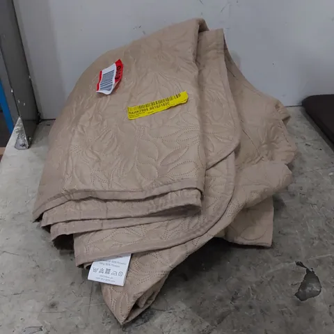 CARLANN BEDSPREAD // SIZE UNSPECIFIED 