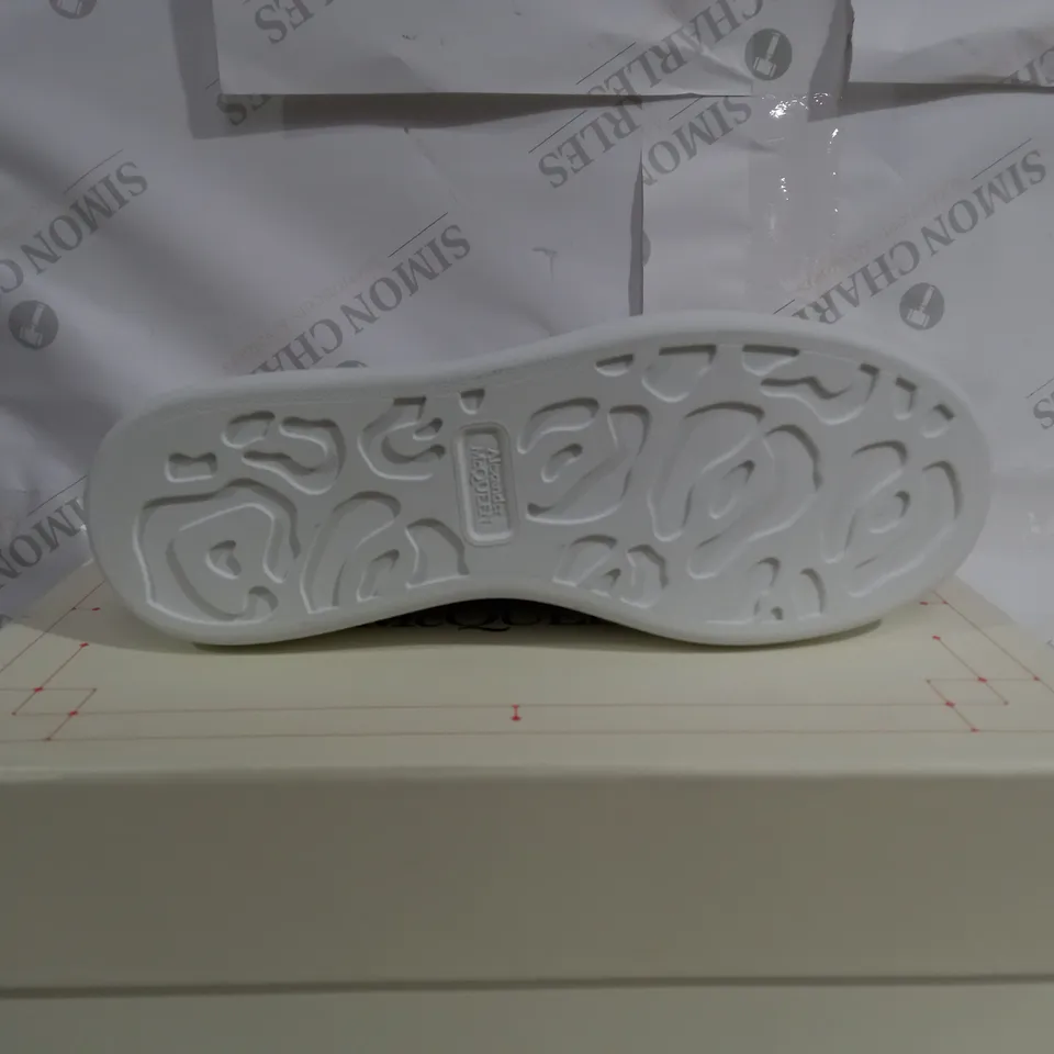 PAIR OF ALEXANDER MCQUEENS SNEAKER PELLE S GOMM LARRY COLOURED BLACK/WHITE - EU SIZE 43