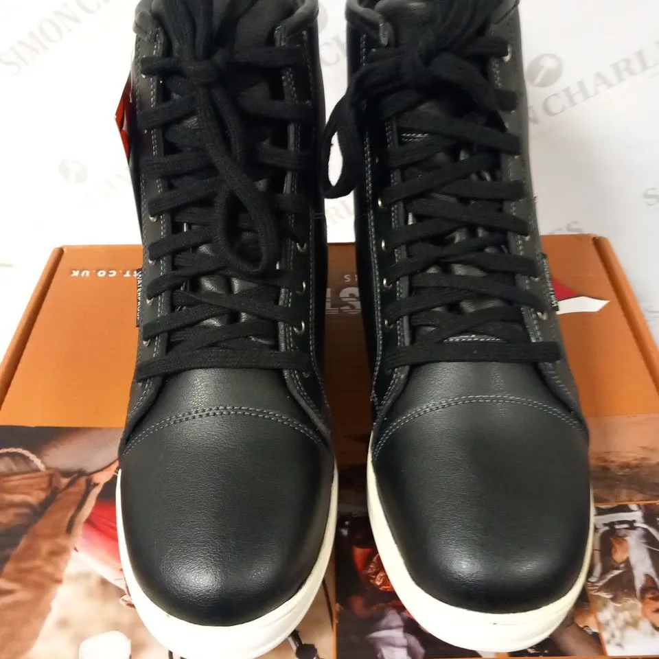 BOXED PRO FIRST MOTORBIKE WEARS SIZE 7