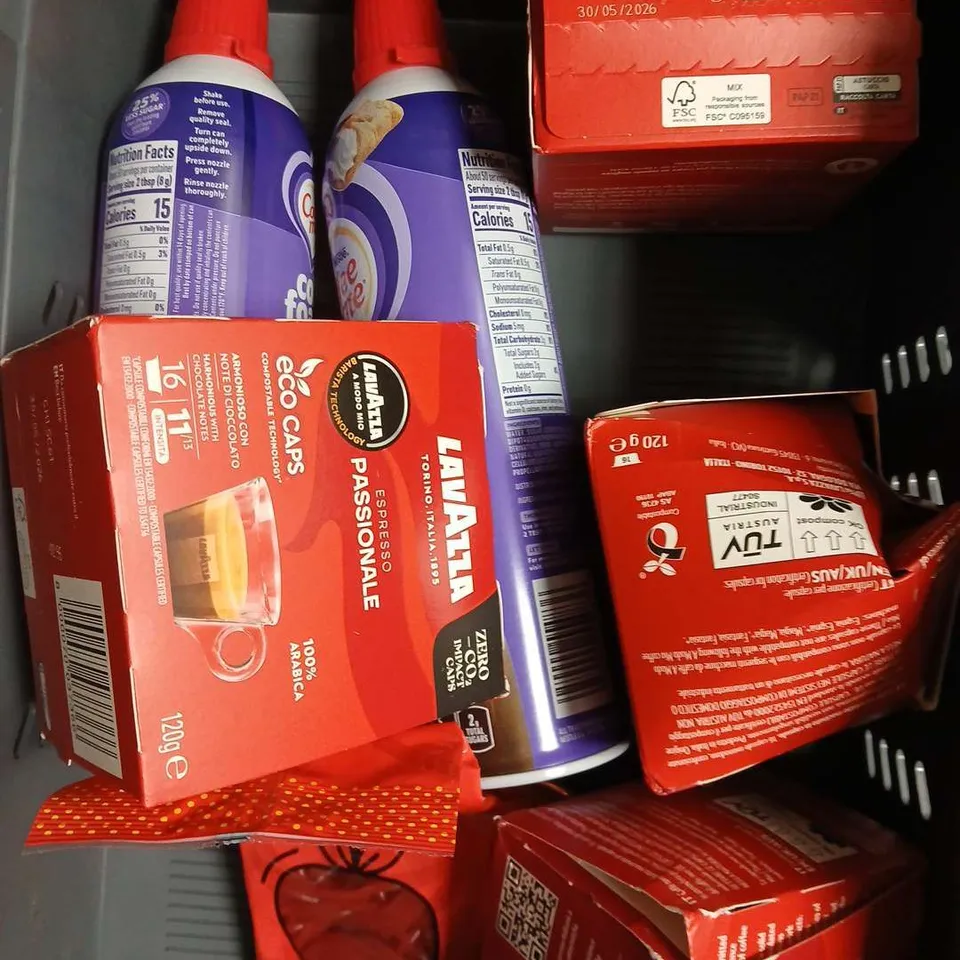 APPROXIMATELY 10 ASSORTED FOOD/DRINK PRODUCTS TO INCLUDE FOAM CREAMER, RHUBARB SYRUP, LAVAZZA COFFEE ETC 