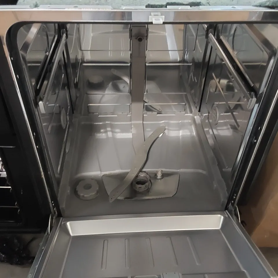 BOXED SWAN SDWB751130 INTEGRATED 12-PLACE FULLSIZE DISHWASHER