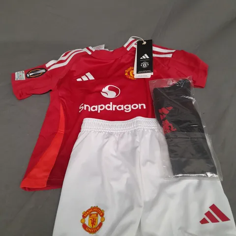 ADIDAS MANCHESTER UNITED 3PCE HOME MINI KIT SIZE 3-4YRS