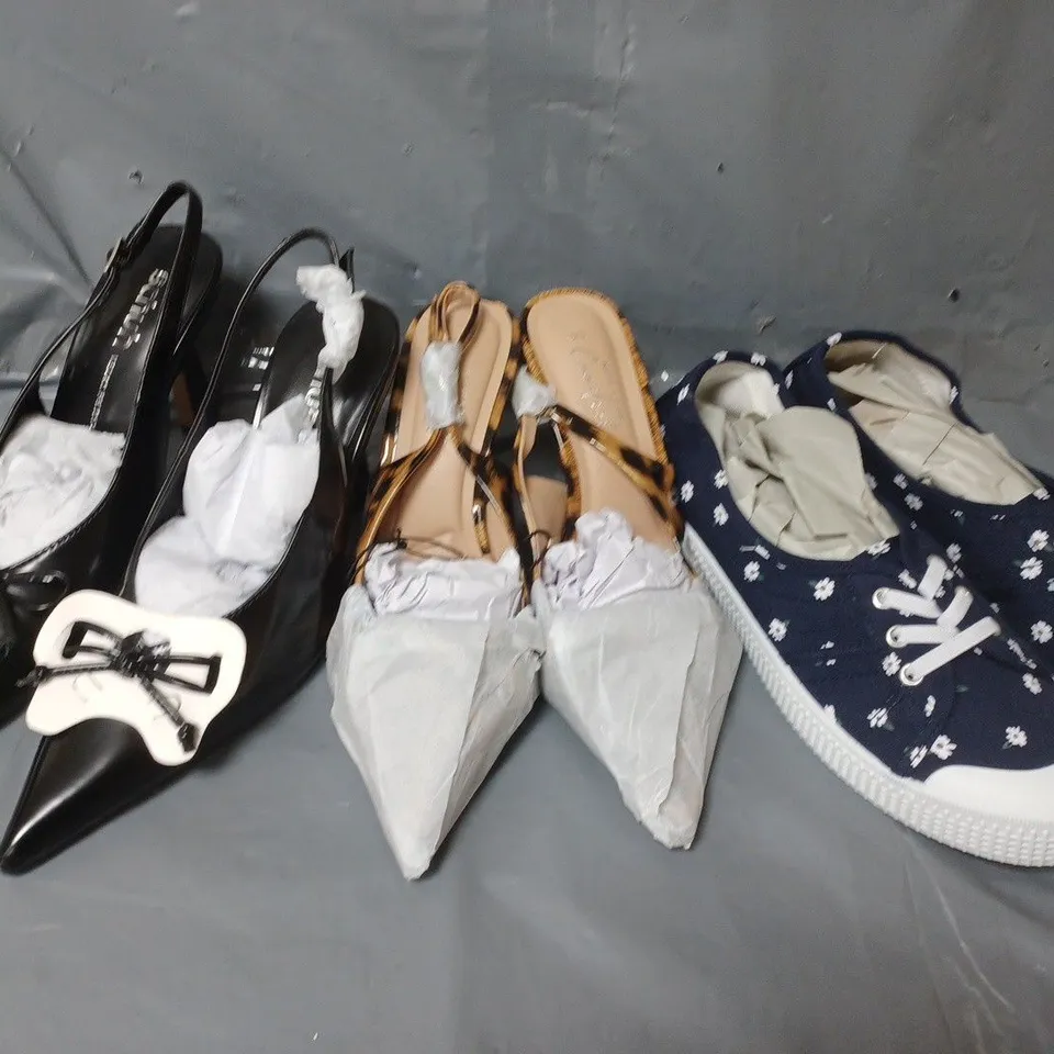 APPROXIMATELY 20 ASSORTED FOOTWEAR RELATED ITEMS IN VARYING STYLE/SIZE/COLOUR TO INCLUDE LILLEY, SCHUH, NEW LOOK, ETC