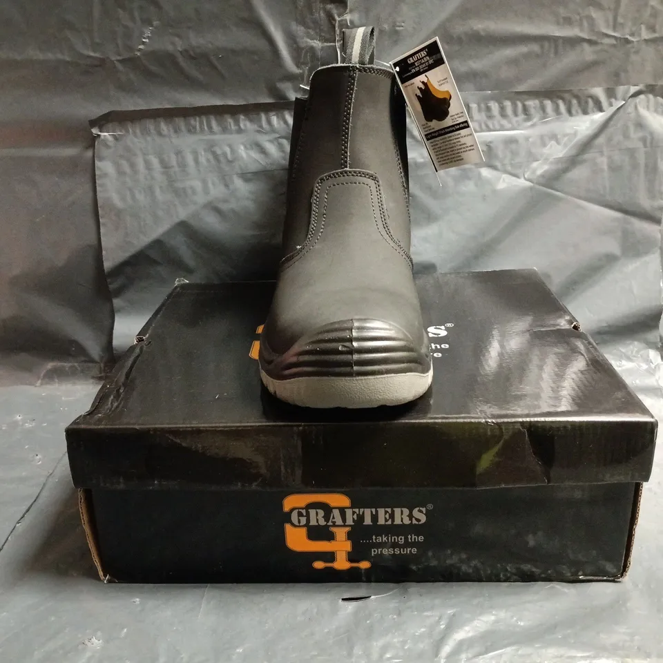 BOXED PAIR OF GRAFTERS SAFETY TWIN GUSSET DEALER BOOTS IN BLACK SIZE EU 43