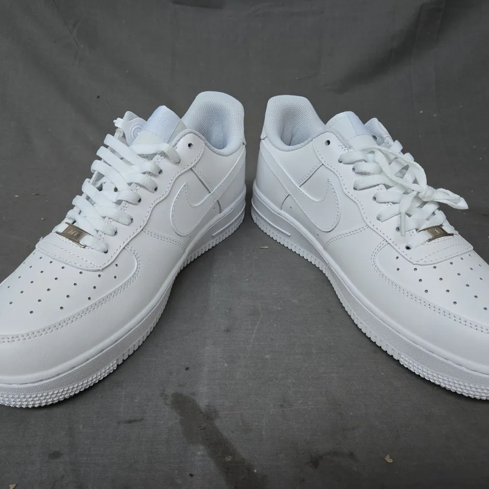 PAIR OF NIKE AIR FORCE 1 SHOES IN WHITE UK SIZE 11