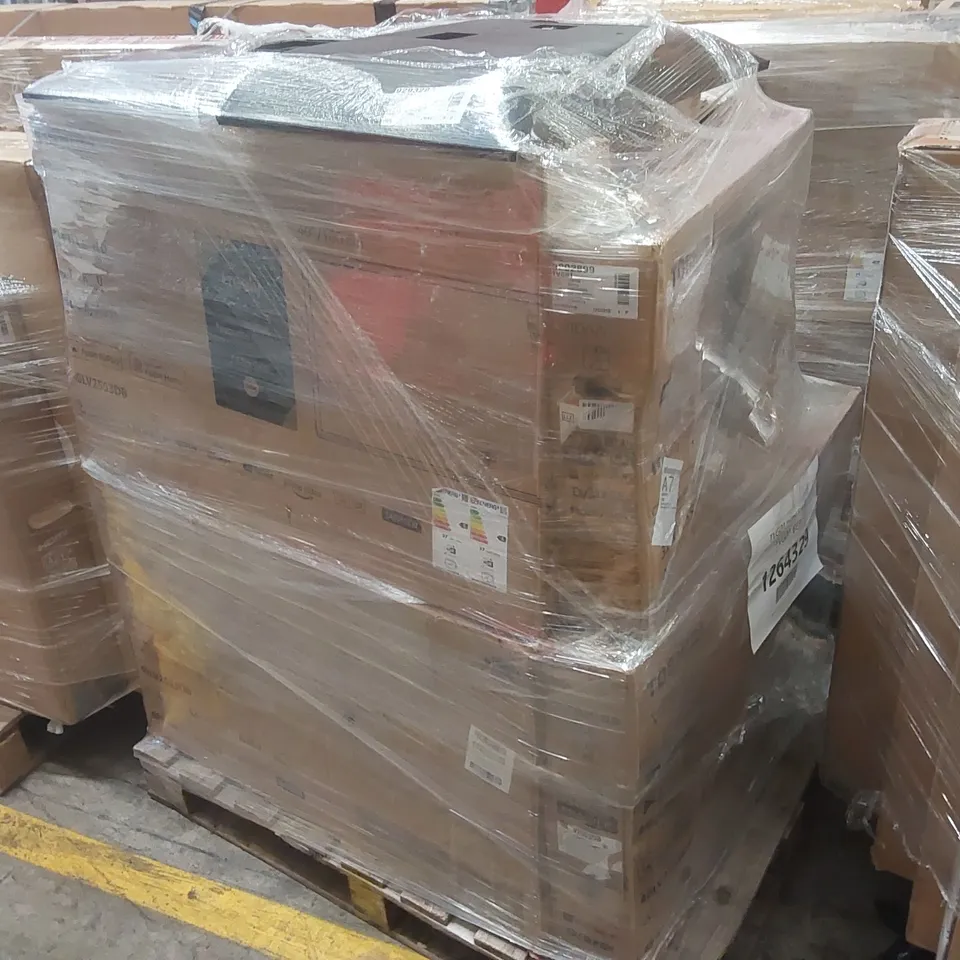 PALLET CONTAINING A LARGE QUANTITY OF ASSORTED DAMAGED TVs