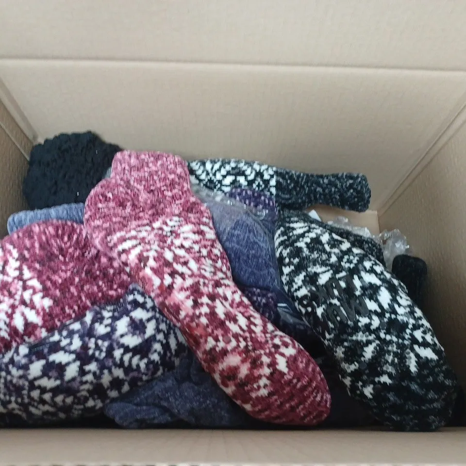 APPROXIMATELY 10 PAIRS OF LADIES WINTER SOCKS AND KNICKERS