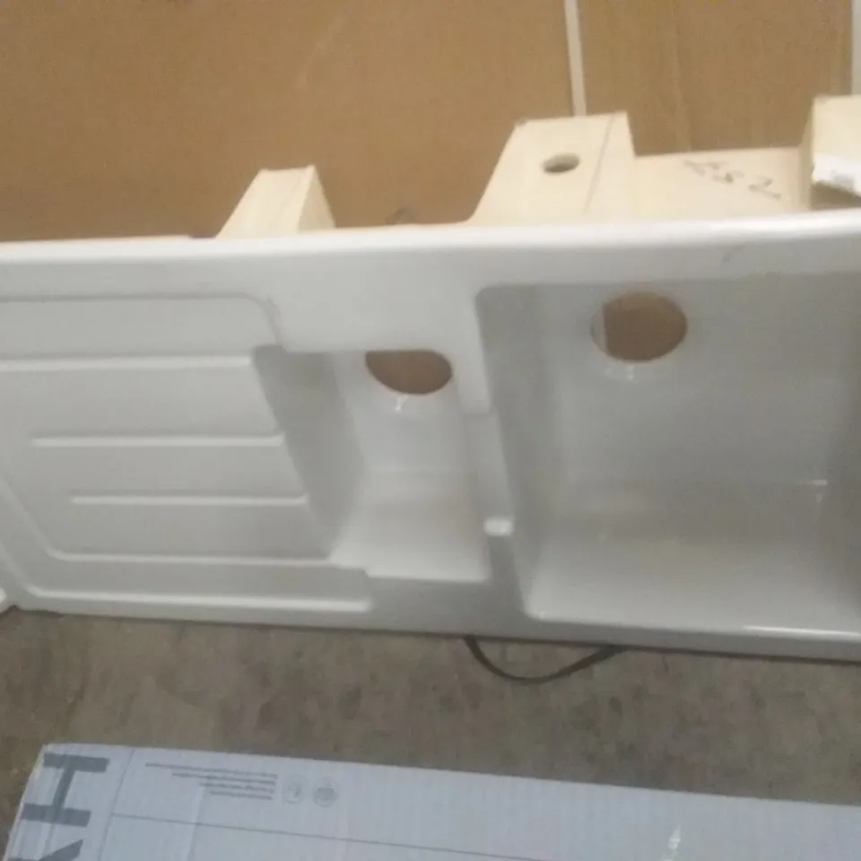 WHITE CERAMIC KITCHEN SINK WITH DRAINER