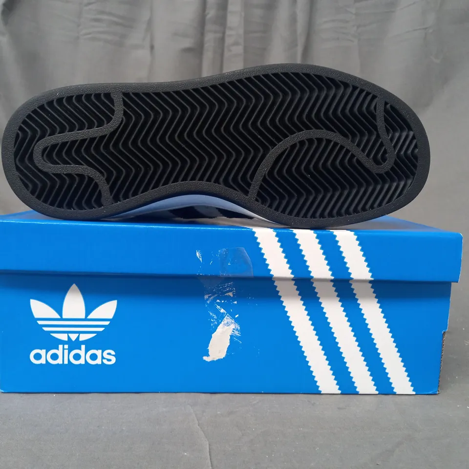 BOXED PAIR OF ADIDAS CAMPUS 00S SHOES IN WHITE/BLACK UK SIZE 4.5
