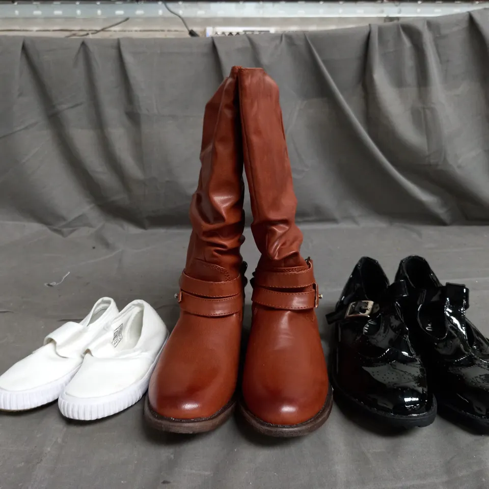 APPROXIMATELY 13 ASSORTED KIDS PAIRS OF SHOES IN VARIOUS COLOURS, STYLES, AND SIZES