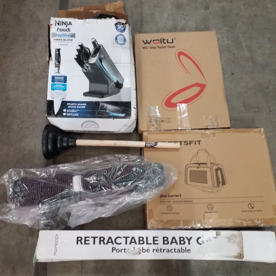 PALLET OF ASSORTED PRODUCTS INCLUDING TOILET SEAT, PET CARRIER, PLUNGER, FLOOR MAT, RETRACTABLE BABY GATE, KNIFE BLOCK