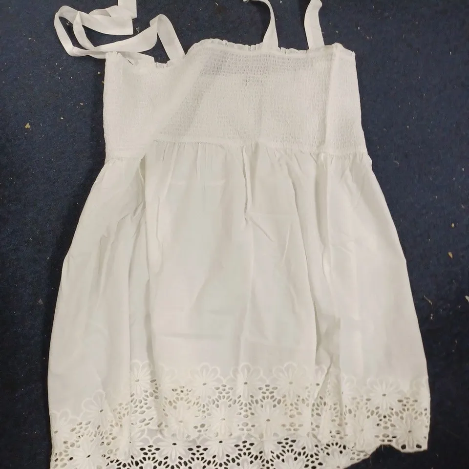 STUDIO WHITE DRESS WITH TIE STRAPS SIZE 24/26