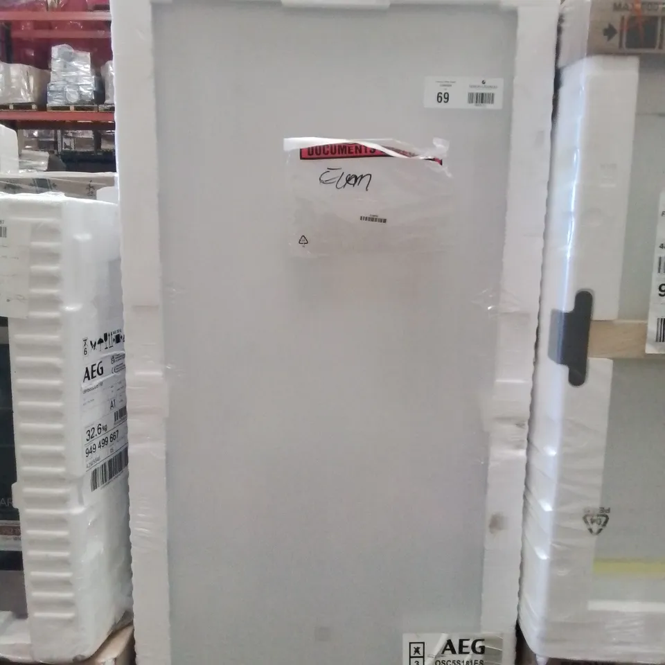 AEG OSC5S181ES LOW FROST INTEGRATED FRIDGE FREEZER, SLIDING HINGE, 70/30 RRP £500