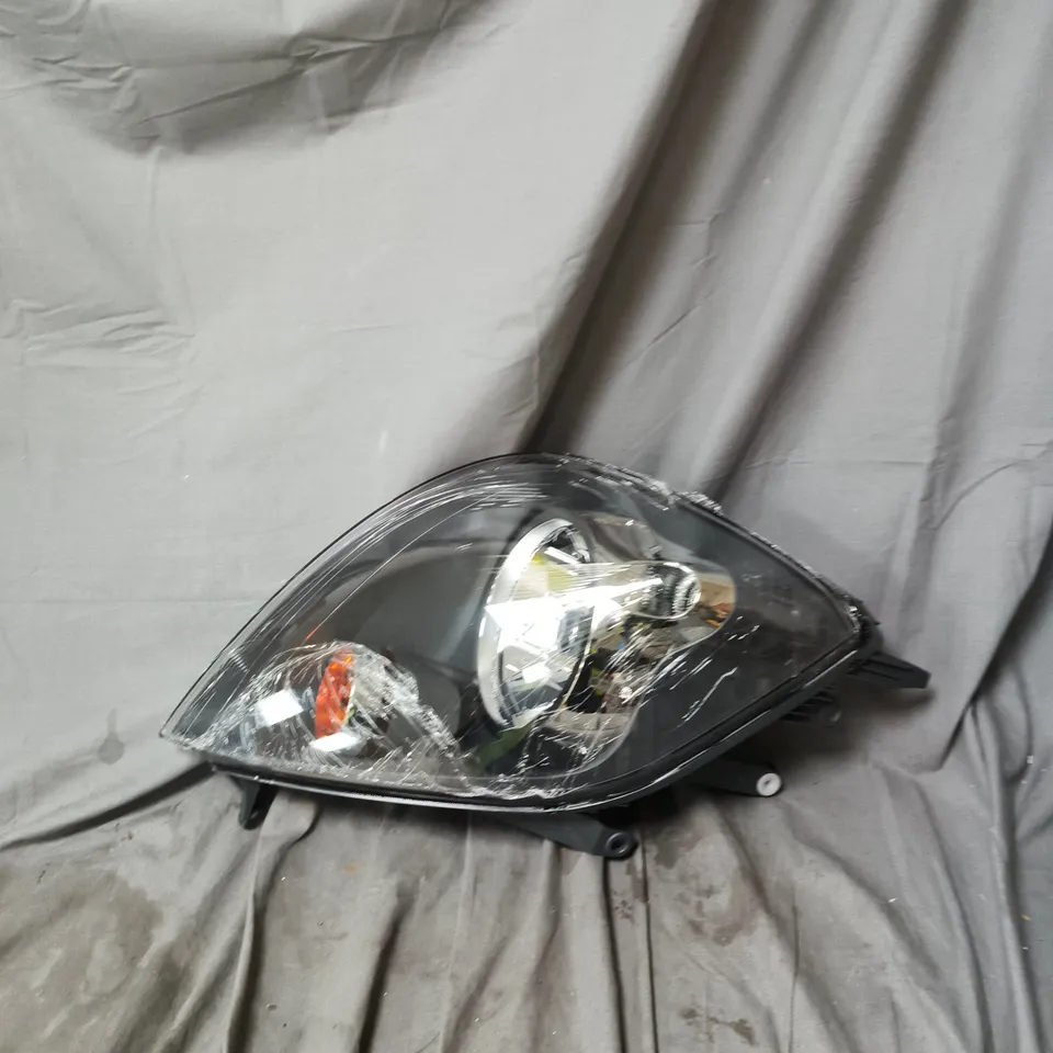 HEAD LAMP UNIT - FORD FIESTA MK6 