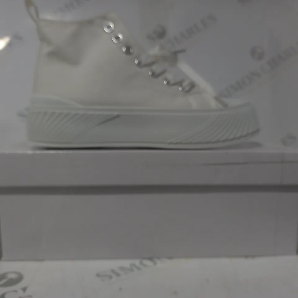 BOXED PAIR OF FASHION PLATFORM CANVAS SHOES IN OFF-WHITE EU SIZE 35