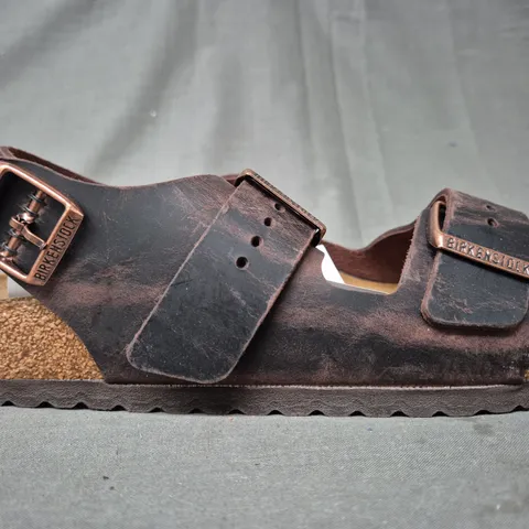 BOXED PAIR OF BIRKENSTOCK MILANO SANDALS IN DARK BROWN UK SIZE 7.5