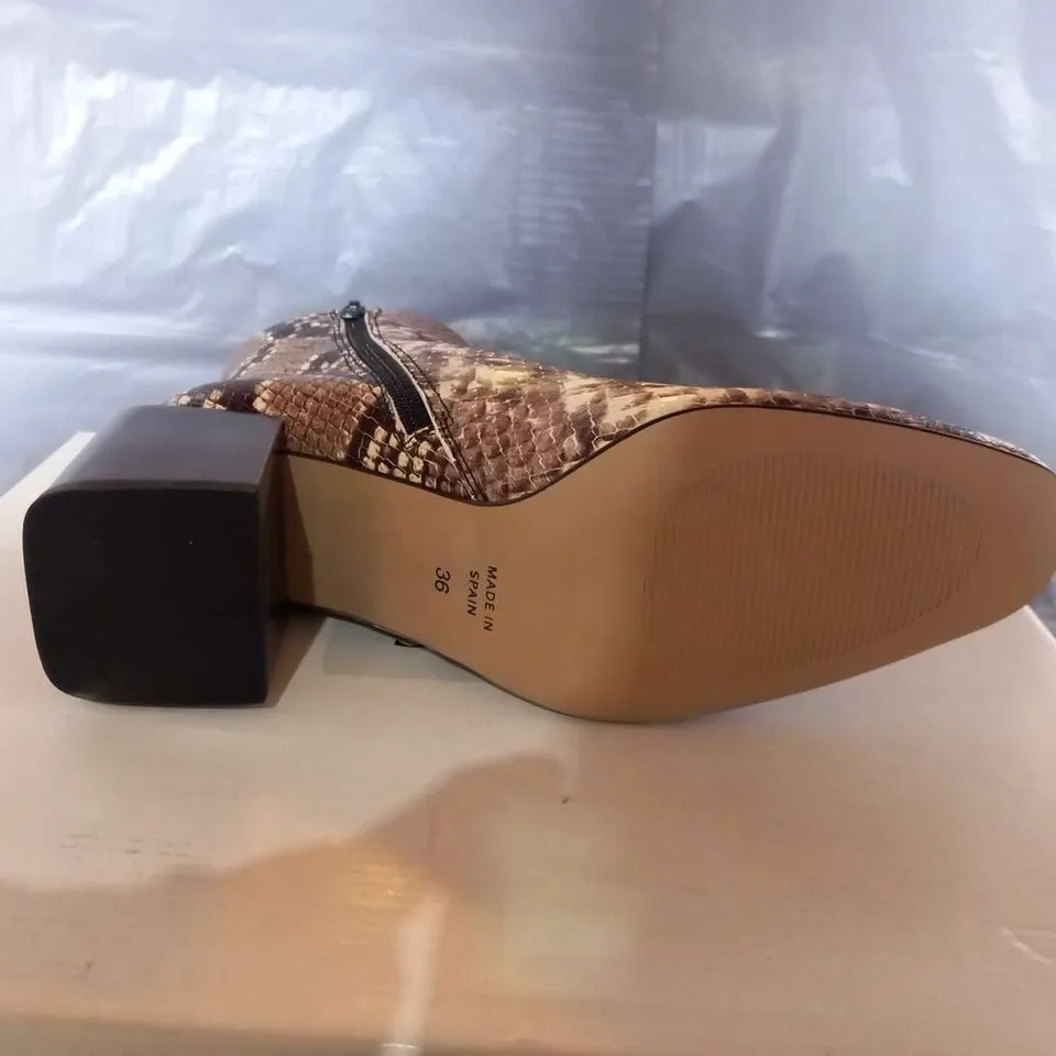 BOXED SOLEA QUIGEL TAUPE ANKLE BOOTS SIZE 3