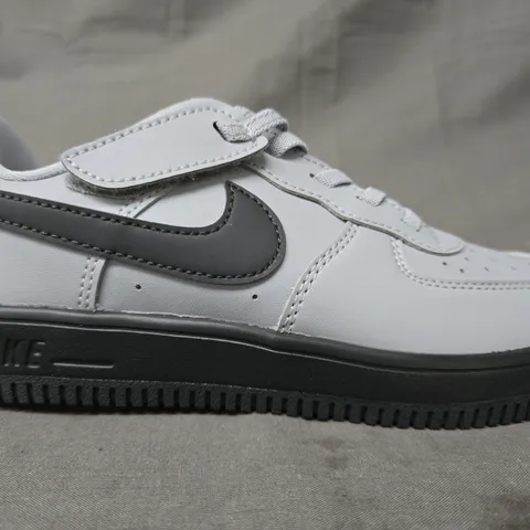 BOXED PAIR OF NIKE FORCE 1 LOW EASYON SHOES IN GREY/BLACK UK SIZE 1.5