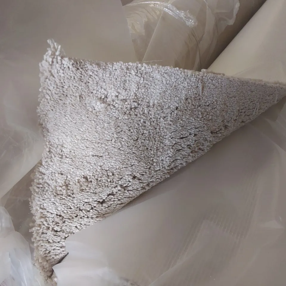 ROLL OF QUALITY ULTIMATE EXPRESSIONS PEARL CARPET - APPROXIMATELY 2.75 x 5m
