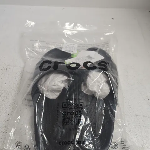 PAIR OF CROCS BLACK SLIP-ON SANDALS – SIZE M7/W8