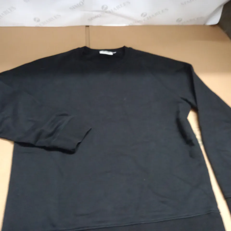 WEEKDAT BLACK CREW JUMPER - M