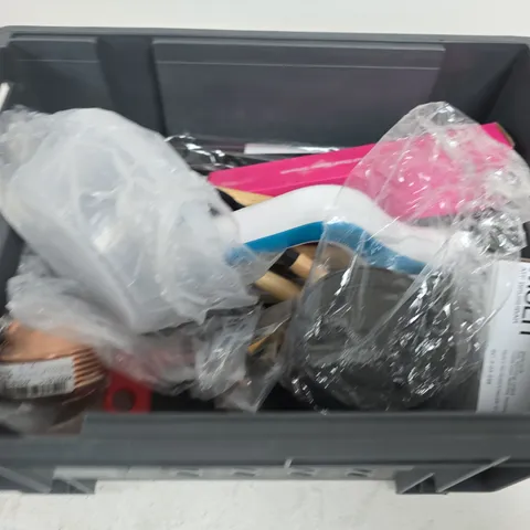 APPROXIMATELY 15 ASSORTED HOUSEHOLD PRODUCTS TO INCLUDE FROTHER , COOKING UTENSILS AND BRUSHBAR