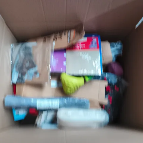 BOX OF APPROXIMATELY 15 ASSORTED HOUSEHOLD ITEMS TO INCLUDE ARTIFICIAL PLANTS, DRY BAG AND DOG TOYS