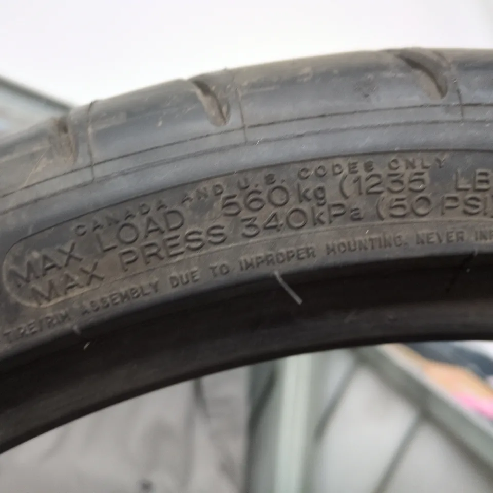 MICHELIN PILOT SUPER SPORT TIRE 225/35ZR19 (88Y)