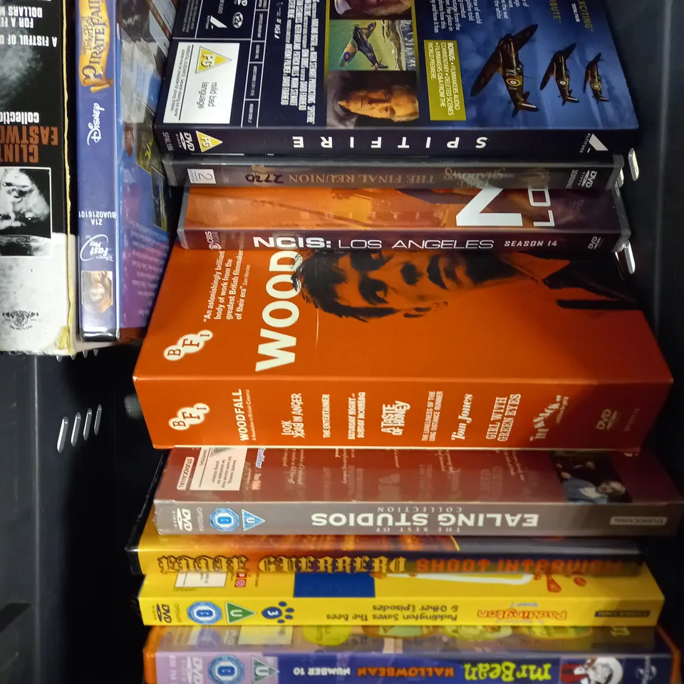 APPROXIMATELY 20 ASSORTED DVD FILMS & BOX SETS TO INCLUDE THE PARTY, CAPTAIN PHILLIPS, PREY ETC  