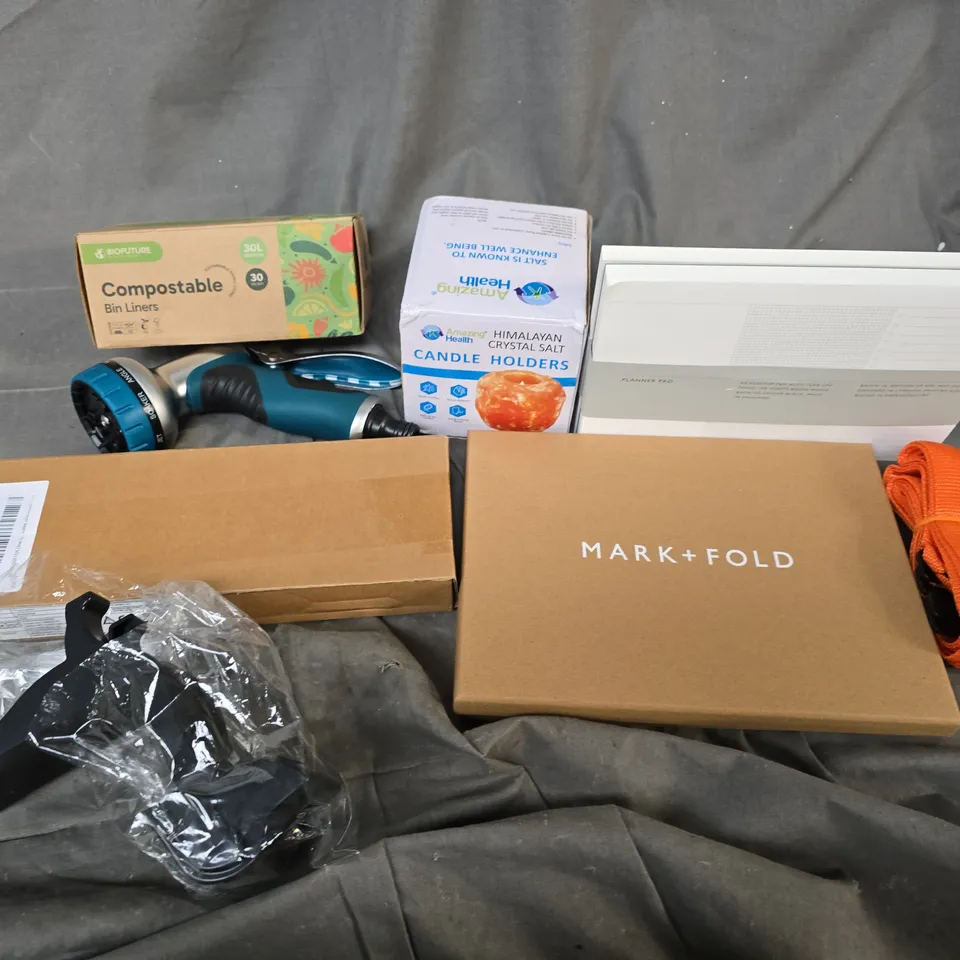 APPROXIMATELY 12 ASSORTED HOUSEHOLD ITEMS TO INCLUDE BIN LINERS, SALT CANDLE HOLDERS, PLANNER PAD, ETC