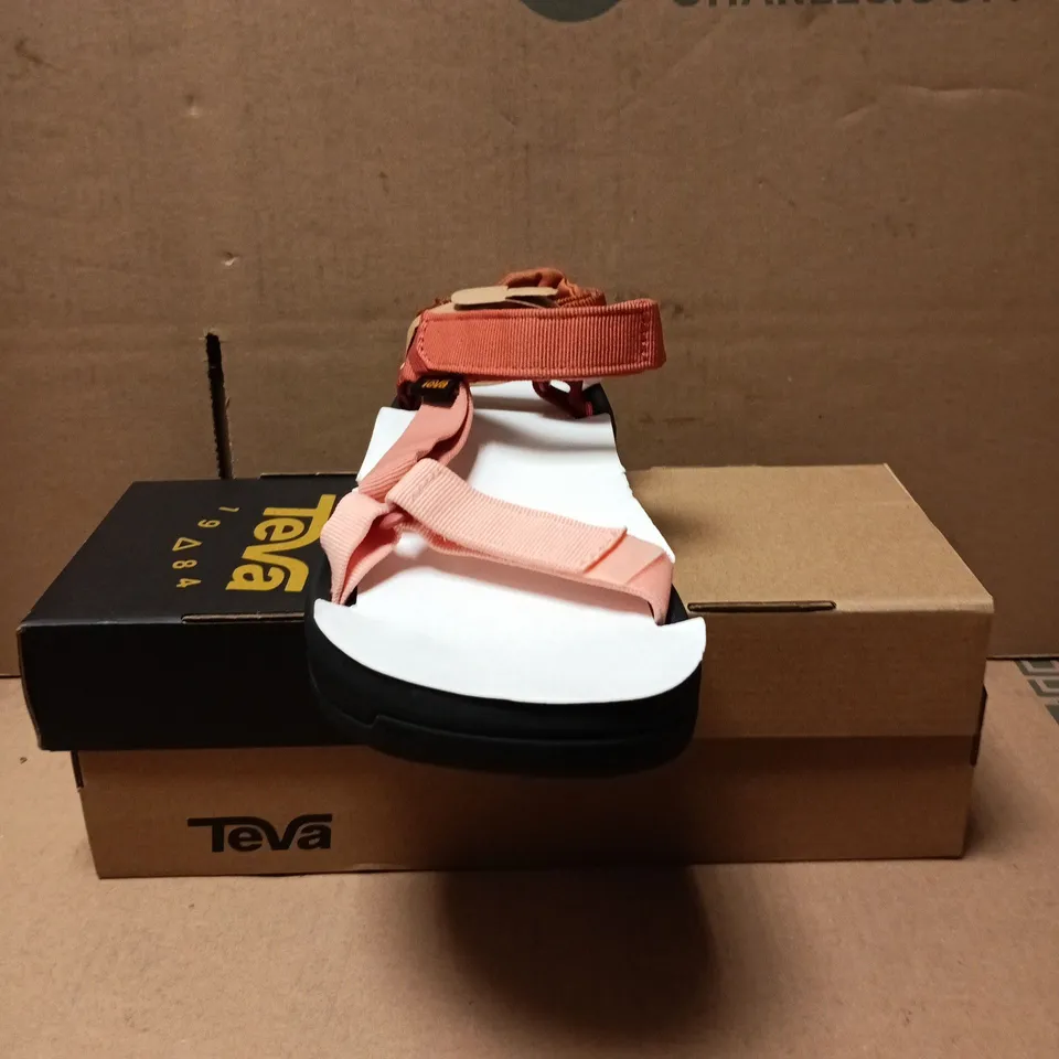 Teva Hurricane XLT3 Women's Sandals – UK 6 (US 8) Peach Straps, White Footbed