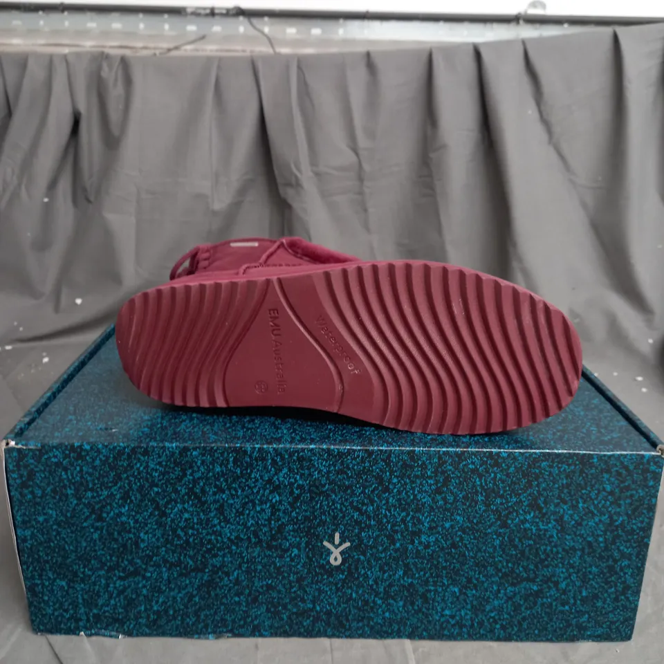 BOXED EMU AUSTRALIA BIRDWOOD BOOTS,- SIZE 7