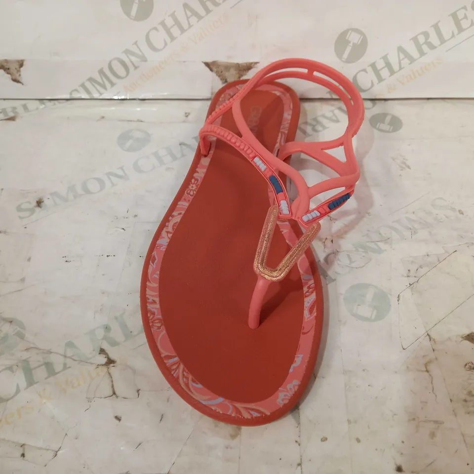 BOXED PAIR OF GRENDHA SANDALS IN PINK EU SIZE 40