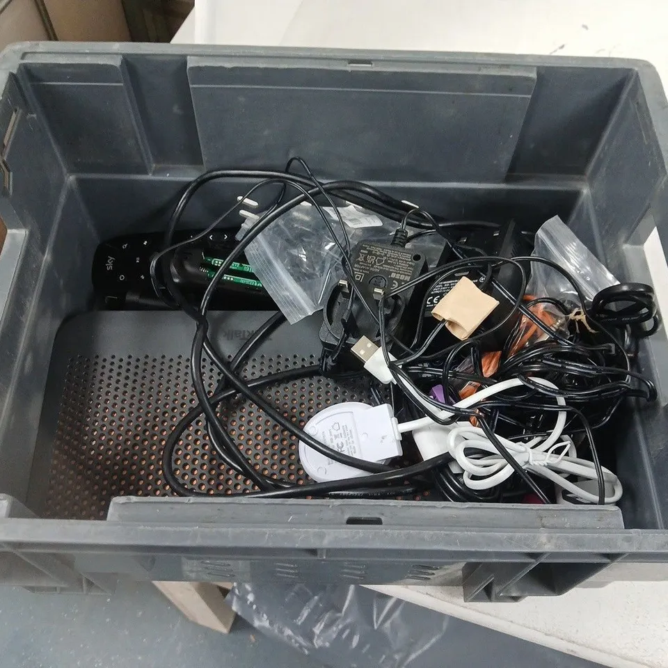 LOT OF ASSORTED HOUSEHJOLD ITEMS TO INCLUDE HDMI LEAD, ROUTERS AND REMOTES