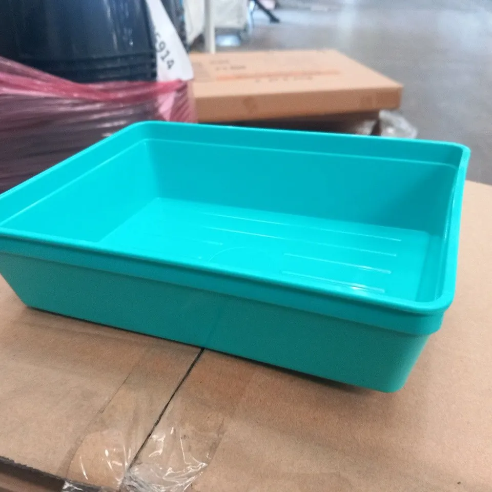 PALLET OF 13 CASES EACH CONTAINING 60 INSTRUMENT TRAYS 200 × 150 × 51mm