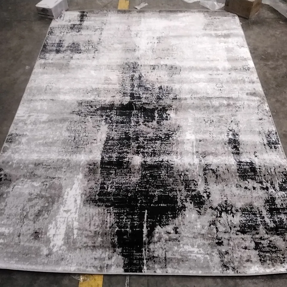 JOHNSTON SOUTHWESTERN AREA RUG APPROXIMATELY 220X160CM