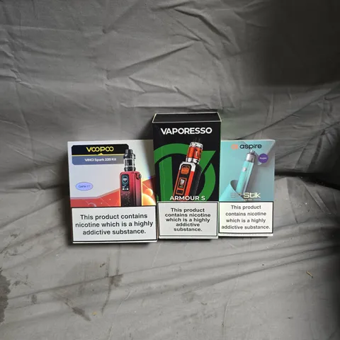 LOT OF APPROXIMATELY 20 ASSORTED VAPING ITEMS TO INCLUDE VAPORESSO/VOOPOO VINCI SPARK 220 KIT/ASPIRE