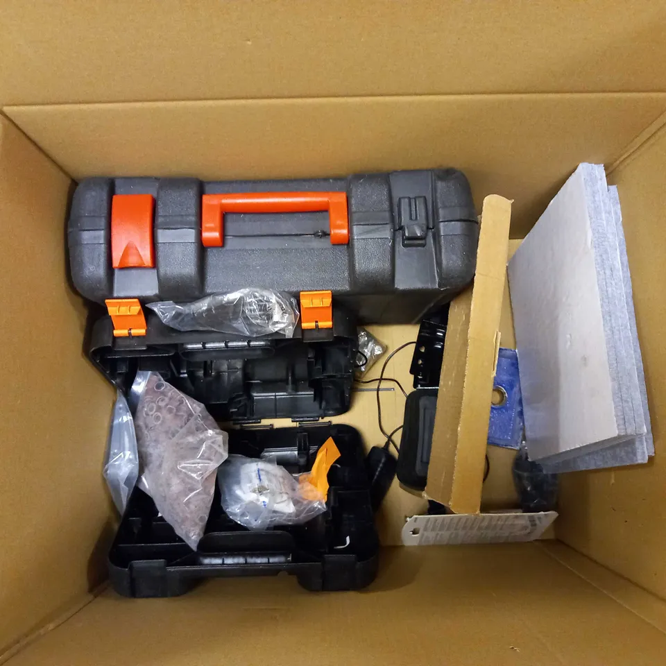 BOX OF APPROX 10 ASSORTED TOOL ITEMS TO INCLUDE BLACK AND DECKER BOX, INDUCTION HOB COVER, ASSORTED SANDER DRUMS