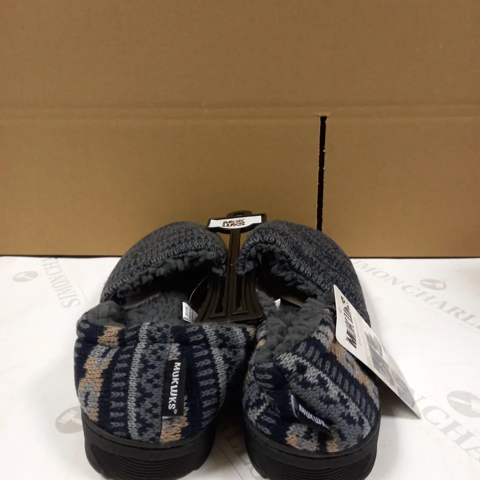MUK LUKS MENS SLIPPERS SIZE 8.5-10