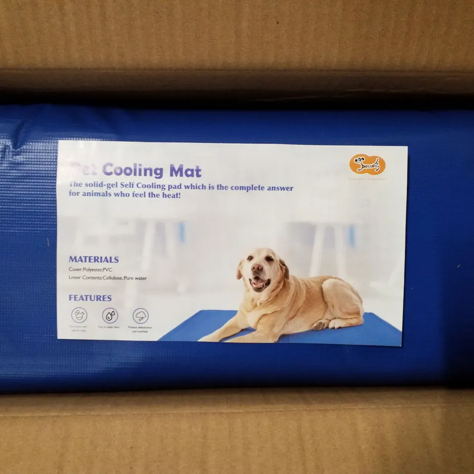 PALLET CONTAINING APPROXIMATELY 146 50×90CM PET COOLING MATS & 88 50×65CM PET COOLING MATS