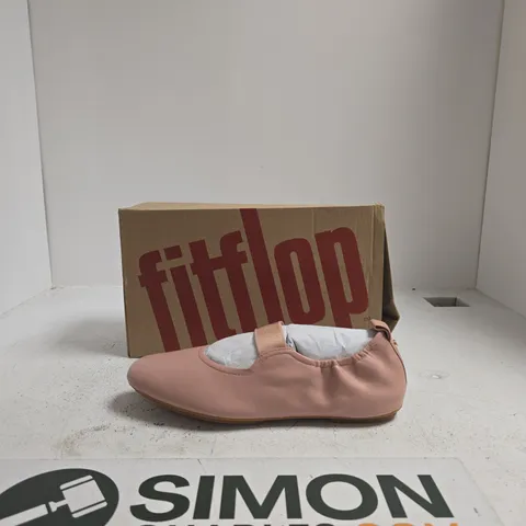 UK 8 FITFLOP DELICATO POISE LEATHER MARY JANES β BLUSH