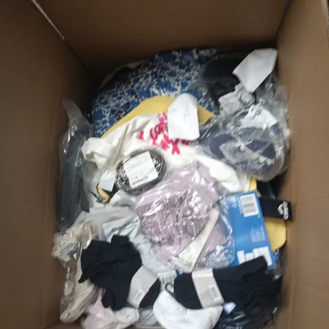 BOX OF APPROXIMATELY 20 ASSORTED CLOTHING TO INCLUDE: TURQUOISE HOLIDAY POUCH