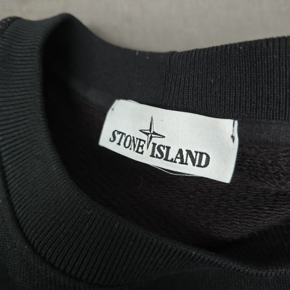 STONE ISLAND BLACK CREWNECK SWEATSHIRT WITH SLEEVE PATCH - XL