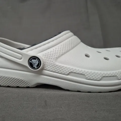 PAIR OF CROCS CLASSIC KID'S LINED CLOGS IN WHITE UK SIZE J4