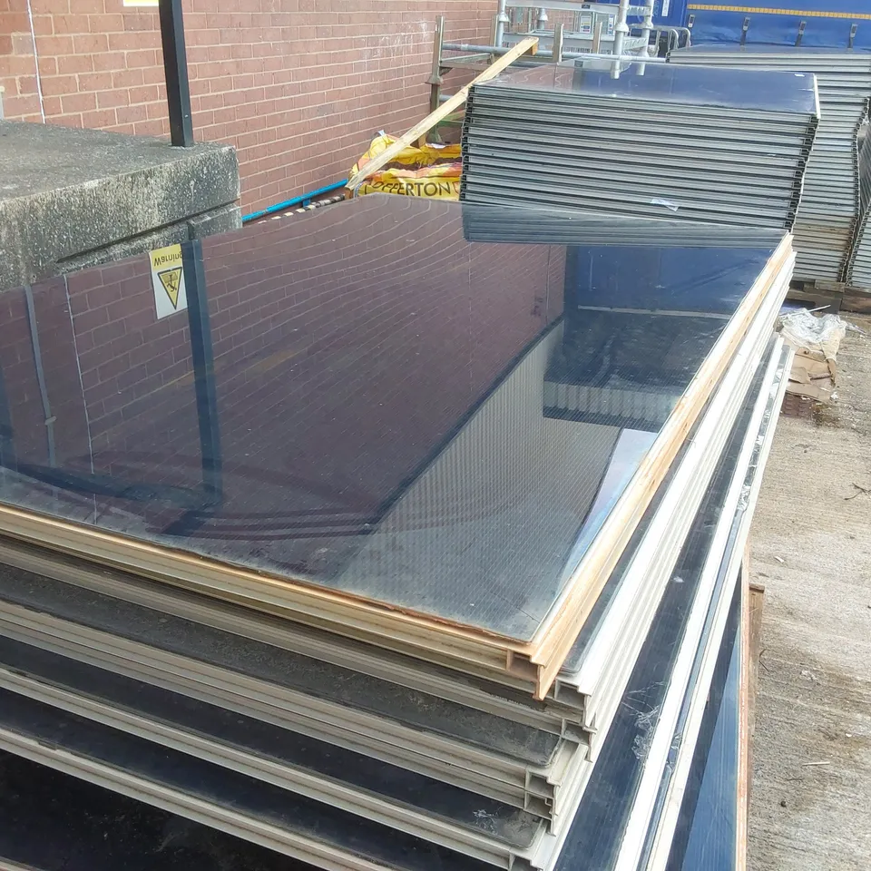 PALLET CONTAINING A LARGE QUANTITY OF UNTESTED SOLAR PANELS 